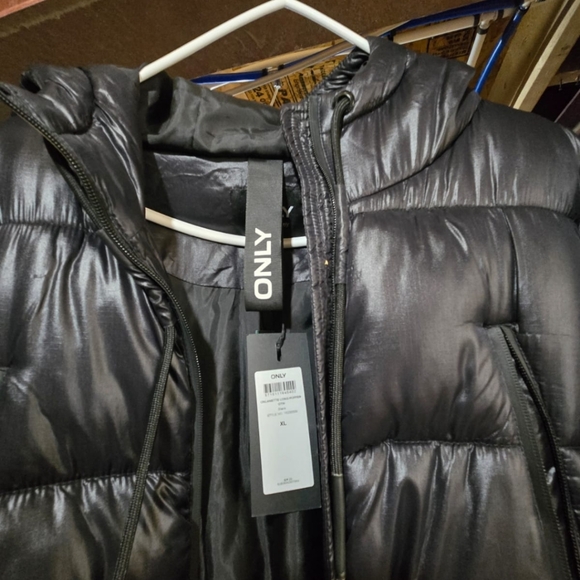 Only brand  light weight puffer coat knee length black - Picture 1 of 3